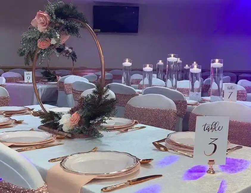 ایده و راهکار برای چیدمان میز و صندلی تالار